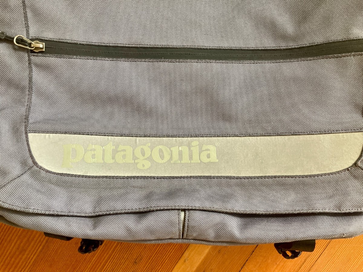 Patagonia Half-Mass Messenger Bag Padded Laptop Courier Pack Lt