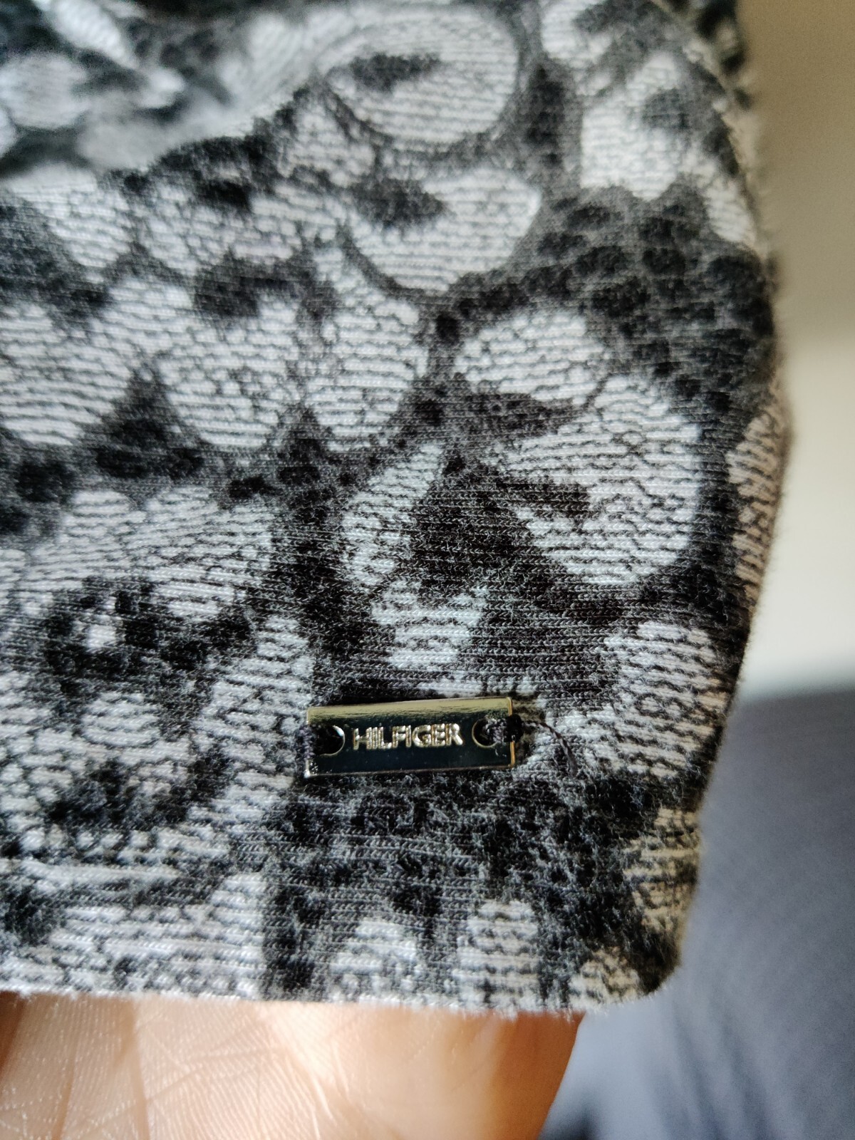 Tommy Hilfiger Womens Top Black/White Lace Short Sleeve Round Neck Size 0X thumbnail 4