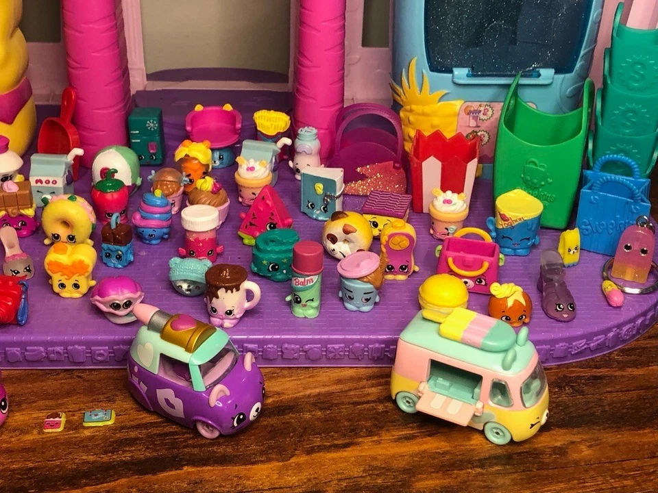 Massive Shopkins Shoppies Supermall Dollhouse Playset with 145 Pcs & Accessories - Image 4 of 4