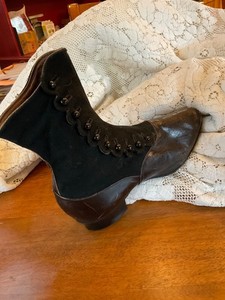 ANTIQUE VICTORIAN 1890’s  SHOE -   Beautiful single shoe, excellent condition