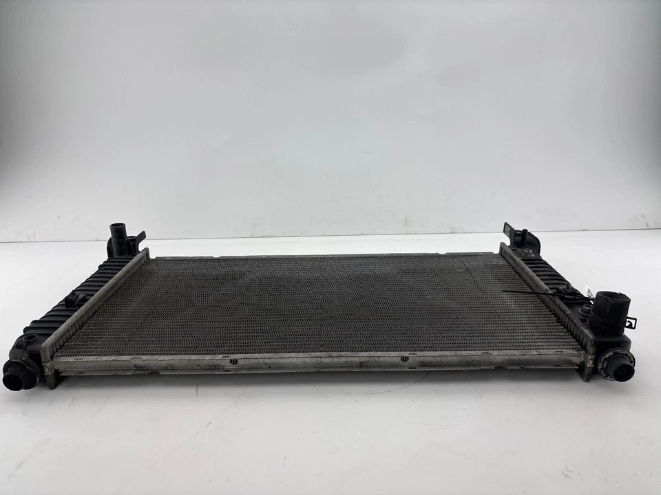 Оригинальный радиатор в сборе для Chevrolet Silverado 1500 4,3 л 2005-2013 годов выпуска - Изображение 2 из 4