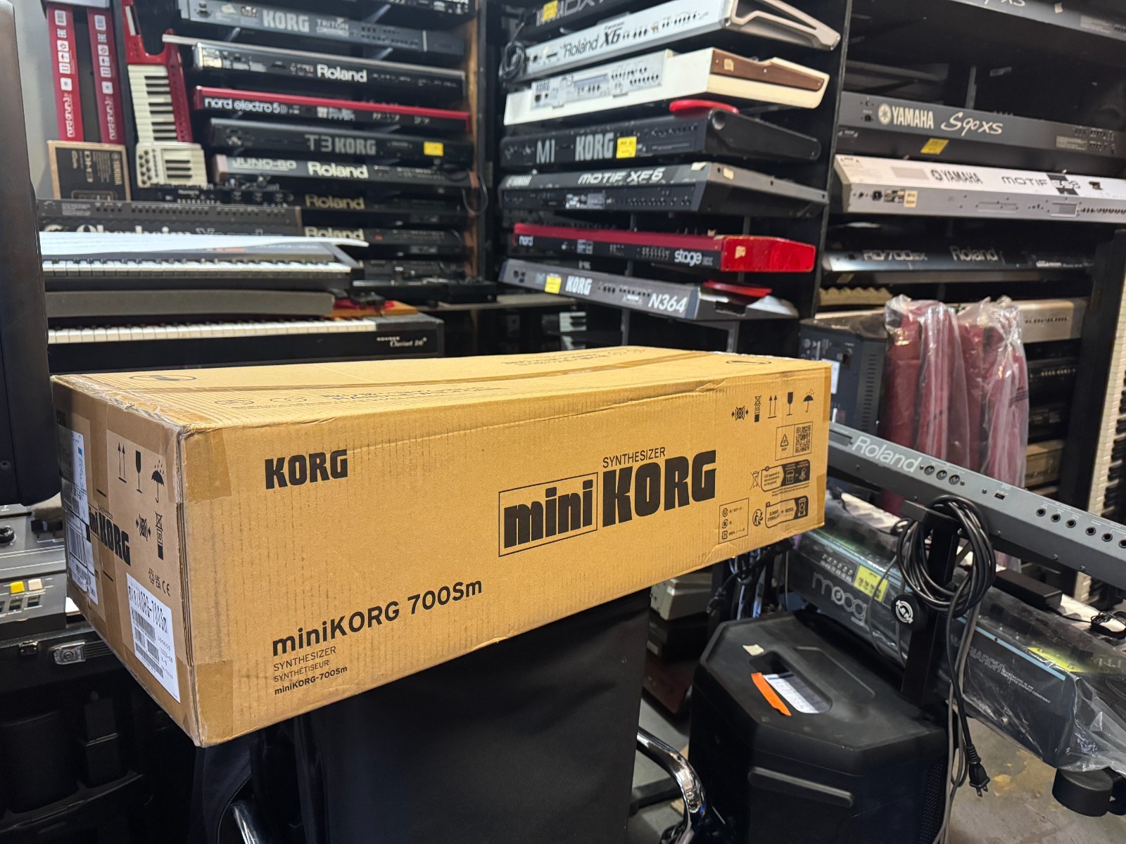 Korg 700 vintage synth equipment - eBay listing photo 1