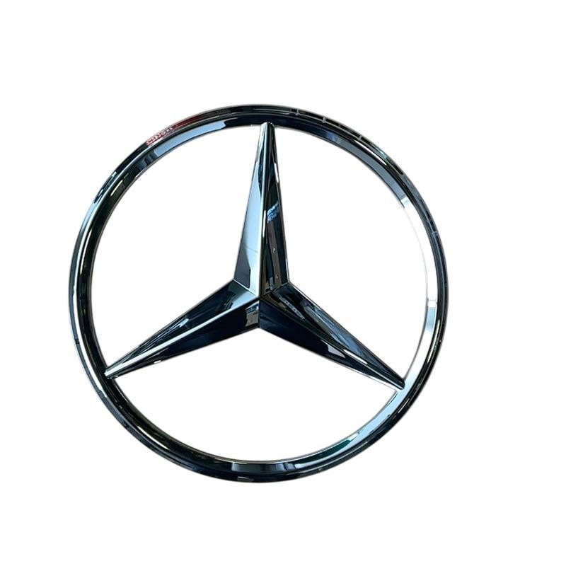 Emblème Mercedes GLA H247 calandre avant en finition chrome brillant A0008176107