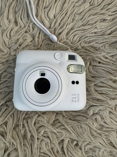 Fotocamera istantanea Fujifilm Instax Mini 12 bianco argilla usata una volta con confezione da 20 scatti