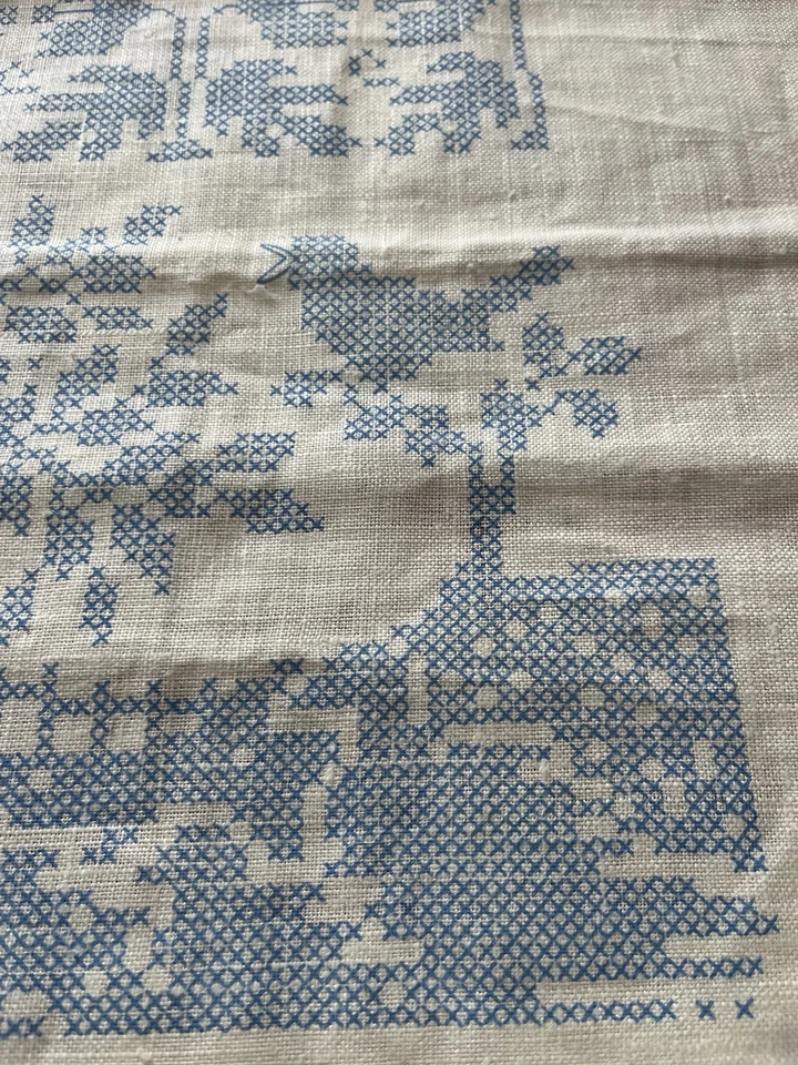 Gallo de granja 1977 estampado bordado lino “Each New Dawn” 23x19 precioso Foto 3 de 4