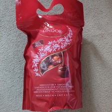 Lindt Lindor Milk Chocolate Truffles – 1Kg Bag (Approx. 80 Balls) – Smooth 
