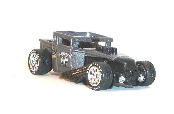 ミニカー Hot Wheels BONE SHAKER MOON EYES Amazon.com: Hot Wheels Monster Trucks Bone Shaker, [Yellow