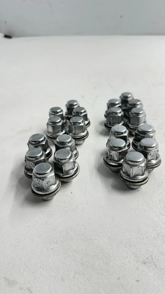 Toyota Prius Prime 2017 buje de perno de rueda + tuerca de tuerca 20 piezas OEM Foto 2 de 4