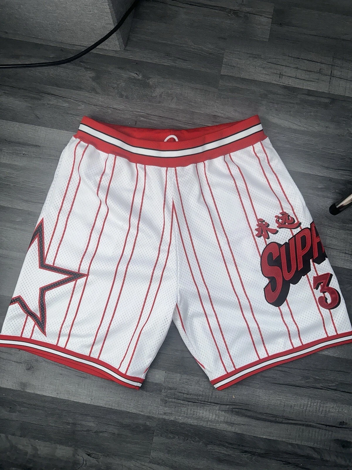Short de basket Supreme Star blanc rouge   Taille Medium   Trusted Seller ?✅