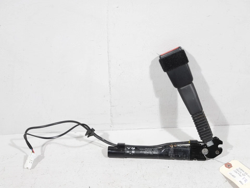 BMW 320i 328i F30 F32 2012-2018 hebilla del cinturón de seguridad del pasajero delantero derecho OEM 🚗 Foto 3 de 4
