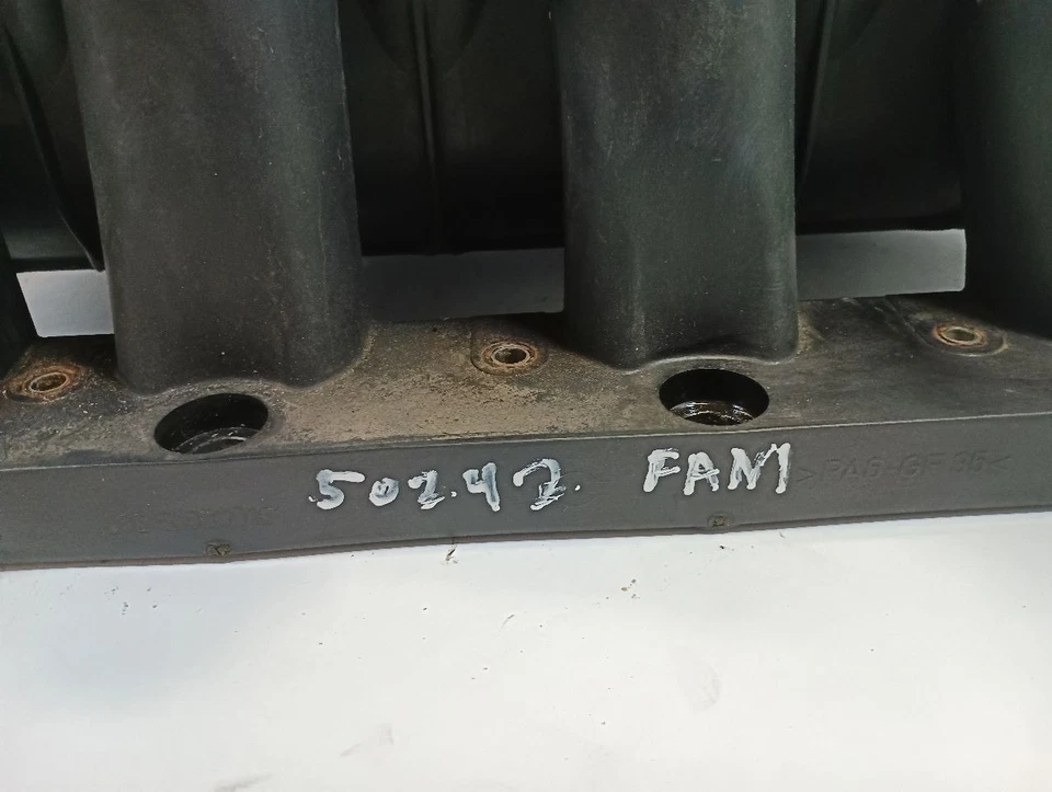 Coletor de admissão 2012 Nissan Titan 5.6L 11888354 - Imagem 2 de 4