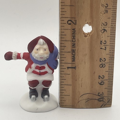 DEPT 56 North Pole Peppermint Skating Party #81 Santa Skater Ersatz - Bild 7 von 7