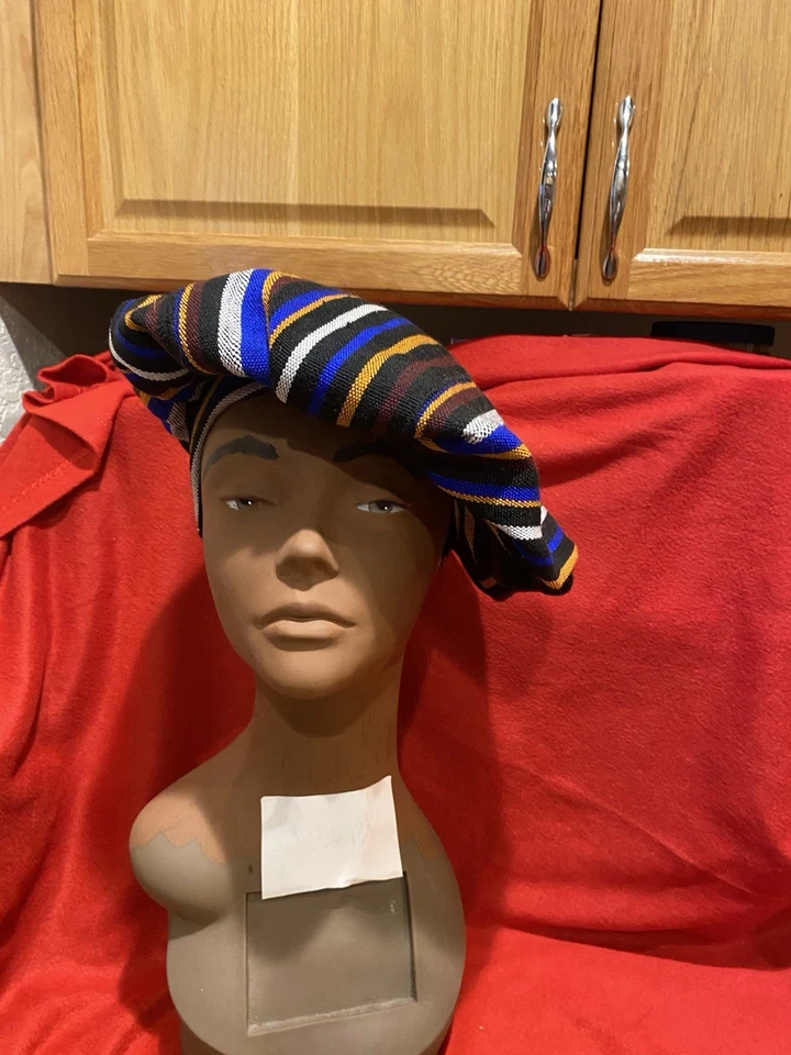 Sombrero reversible un lado a rayas multicolor otro lado negro. Foto 4 de 4