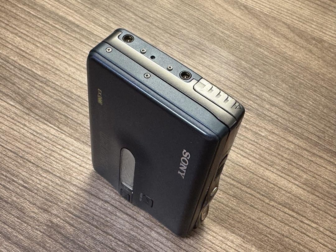 Sony Walkman WM FX70 Portable Cassette Player AM FM Radio