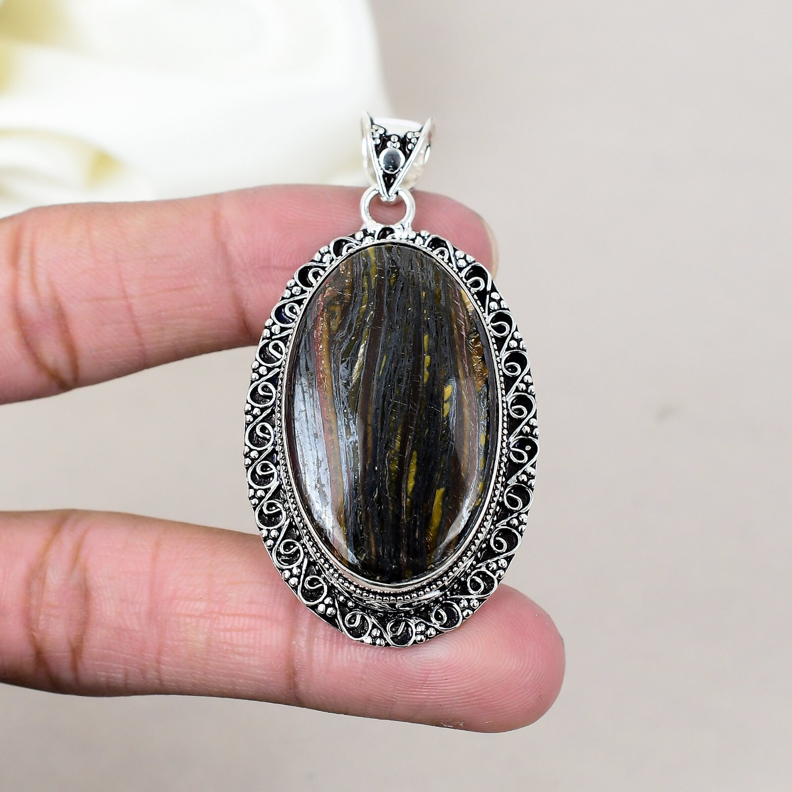 Tiger Eye Gemstone Pendant in 925 Sterling Silver for Love Gift
