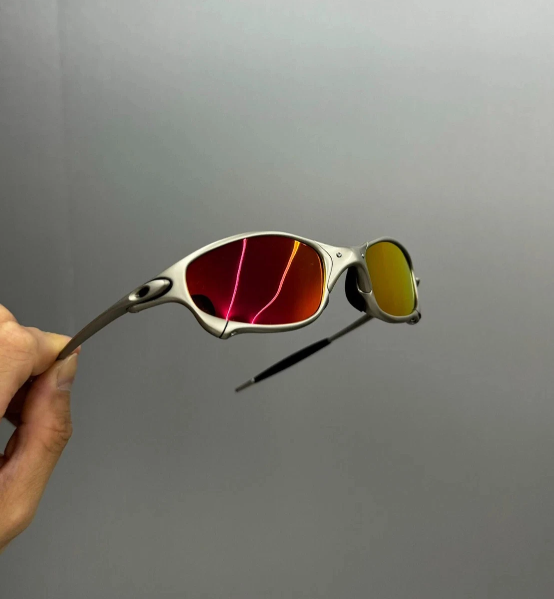 Preços baixos em Óculos de Sol Masculino Polarizado Oakley Juliet