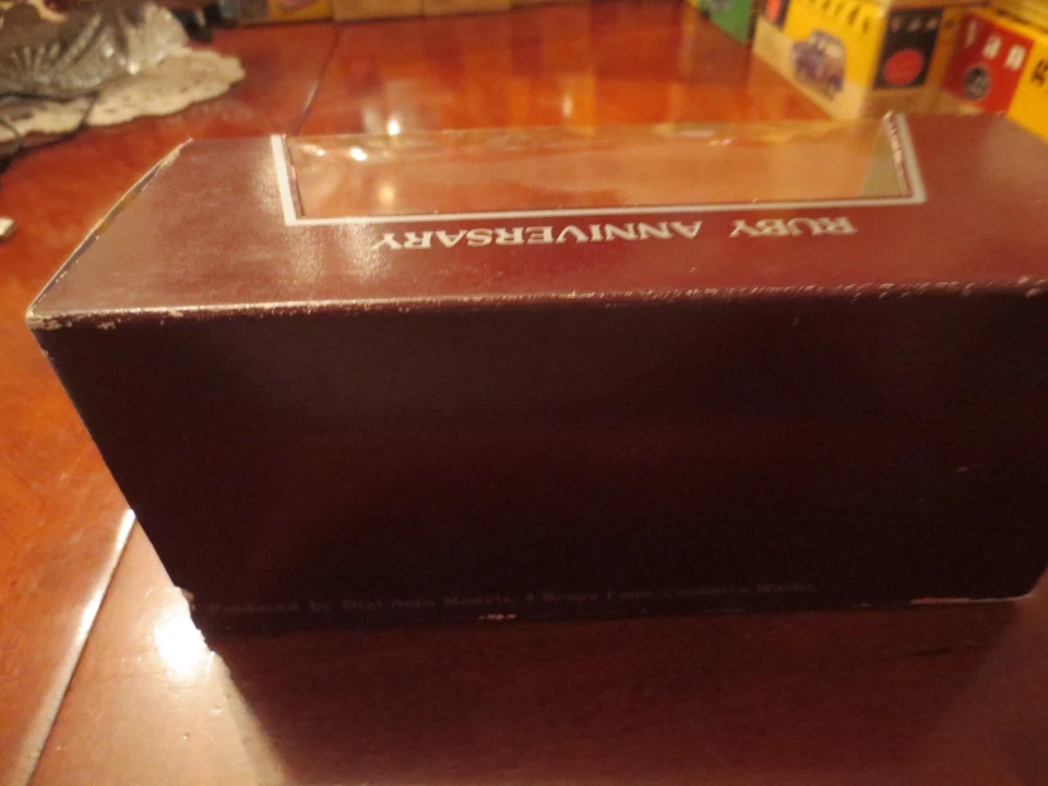 Corgi Range Rover 40th Anniversary Ruby Anniversary - Image 2 of 3