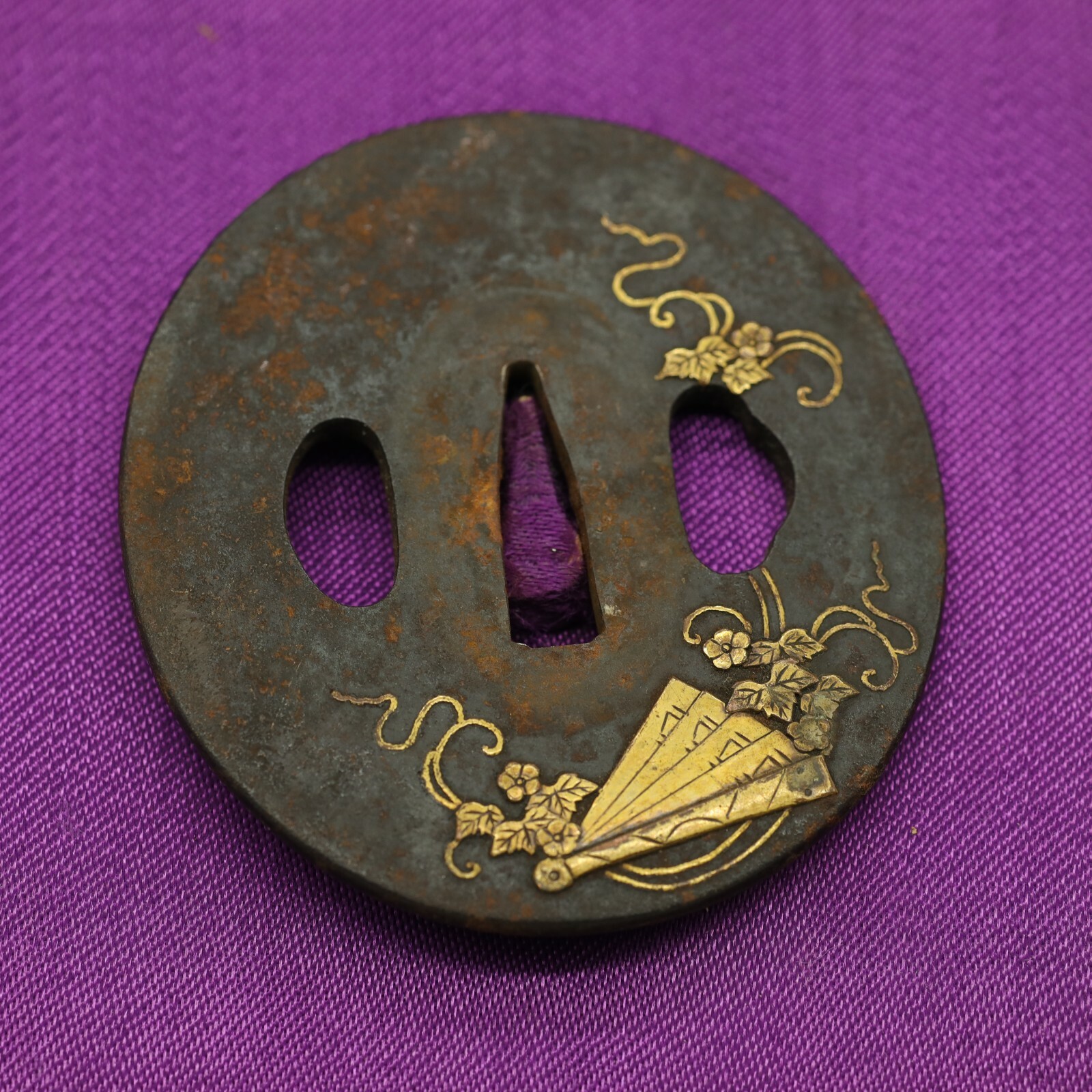 鉄鍔　図柄不明　金色象嵌　江戸時代　30 鉄鍔 図柄不明 金色象嵌 江戸時代 30 （鍔・刀装具ギャラリー）