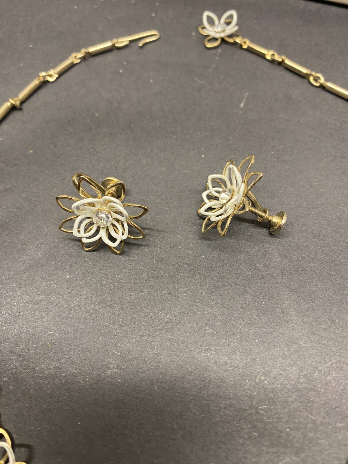Picture 2 of 4
