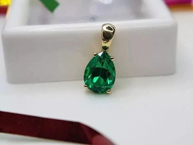 Женский кулон из натурального зеленого изумруда грушевидной огранки 3 карата с покрытием из желтого золота - Изображение 2 из 4
