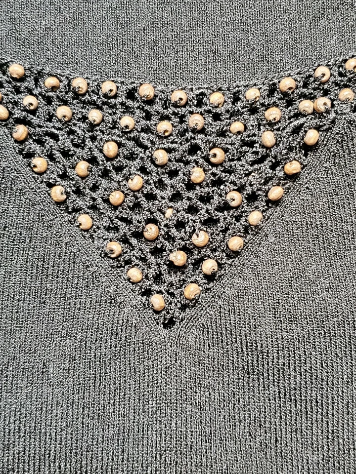 Suéter pulôver Nine West sem mangas grande preto gola quadrada frisado crochê - Imagem 3 de 4