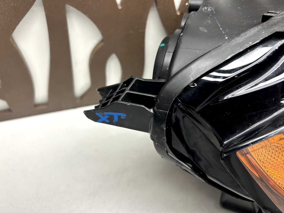 ボニック！ 2018-2020 Ford Ecosport Right Passenger Side Headlight OEM