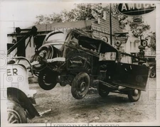 1935 Press Photo Car Crashed into Pole at Andalusia, Pennsylvania - ney20158