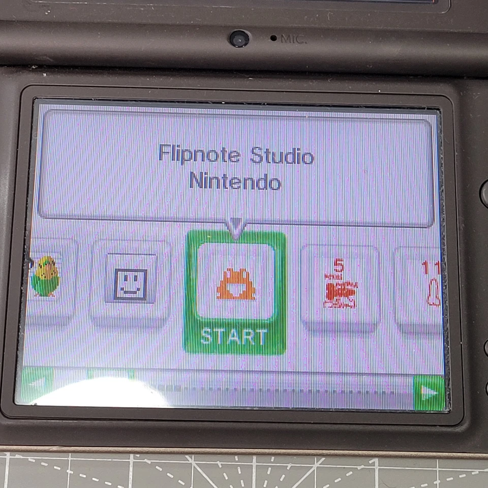 Console portátil Nintendo DSI XL UTL-001 REPARO DE PEÇAS tela superior ruim preto/marrom - Imagem 4 de 4