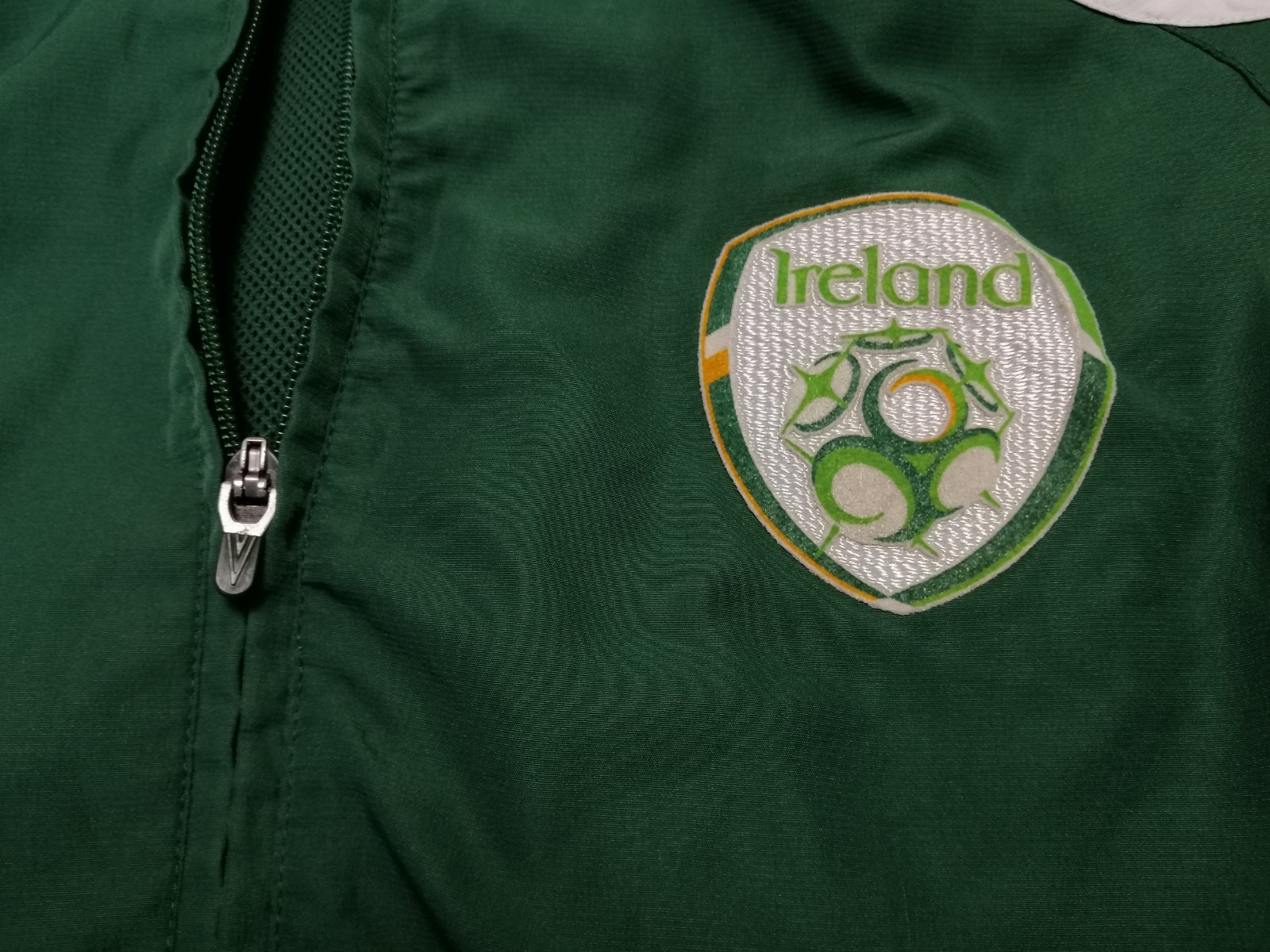 Republic of Ireland training zip jacket Umbro size S image 5