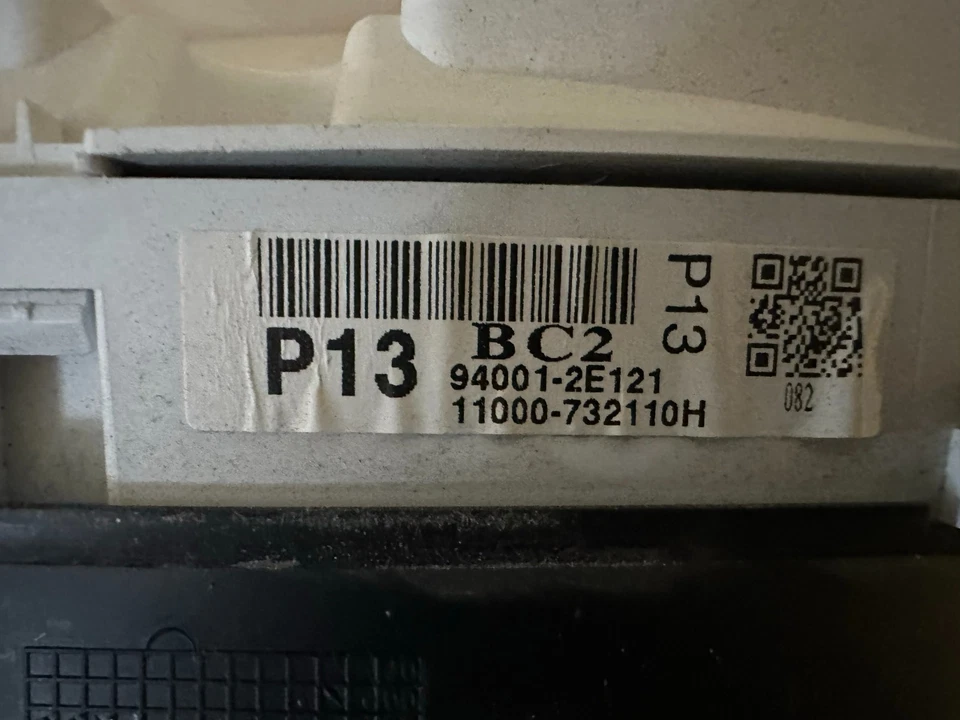 Cuadro de instrumentos velocímetro tablero Hyundai Tucson 2005 y 06 2,7 L 186.644 millas Foto 3 de 3