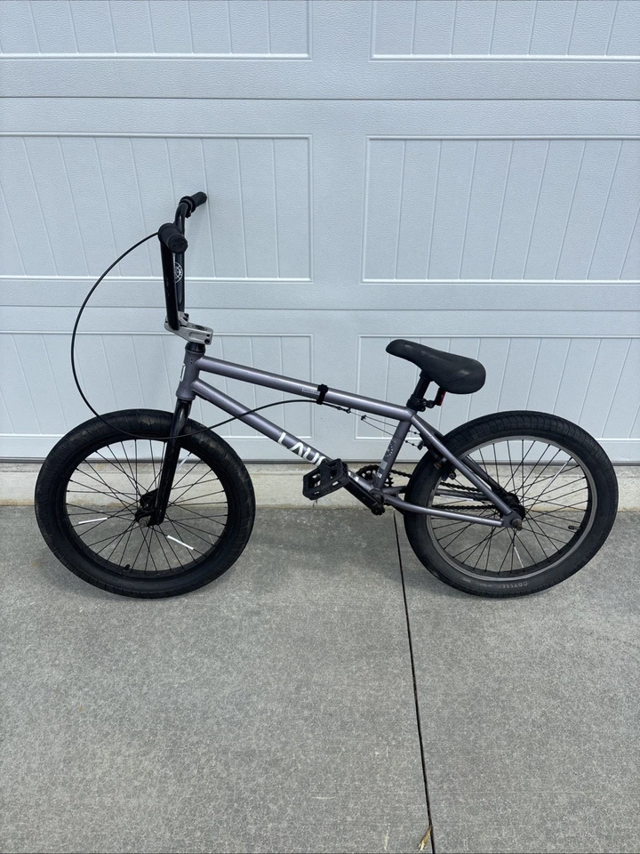 Bicicleta BMX Kink Launch 2022 Foto 2 de 2