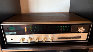 KLH Model Fifty Two Stereo Receiver AM/FM 2 Kanal 180W AUX/Phono silber/braun