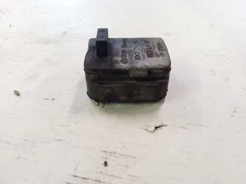 Buje de ojal superior del radiador | Se adapta a Volkswagen Passat 1998-2001 Foto 3 de 4