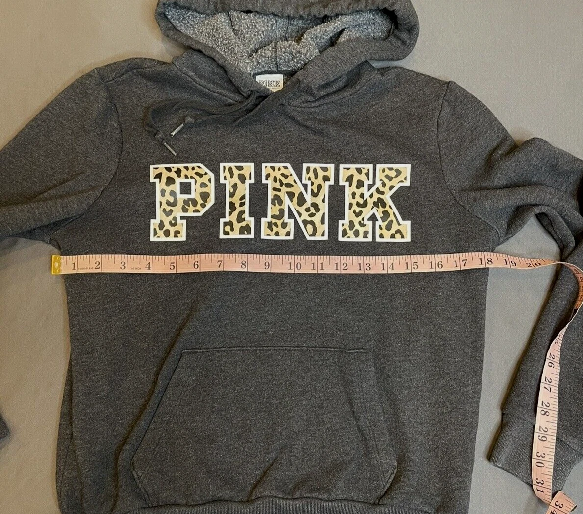 UNDERCOVER Maglione con cappuccio Victorias Secret donna taglia small grigio con stampa animale rosa