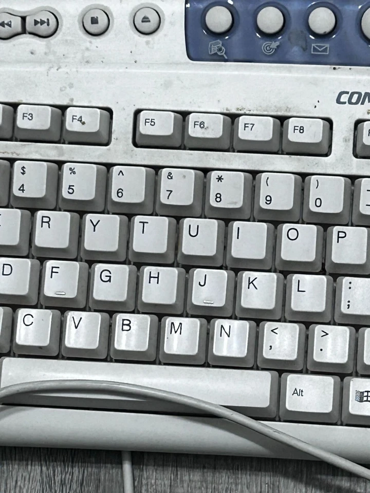 Vintage Compaq USB Multimedia Keyboard White Model No KU-9978 - Image 3 of 4