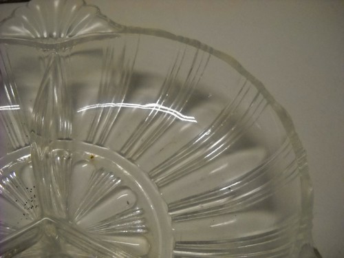Glass Divided 3 Parts Nuts Candy Dish Relish Condiments Scalloped Handles - Picture 4 of 7