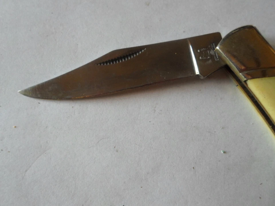 Navaja de Bolsillo Rough Rider Grabada Diseño Faro China RR133, Lisa, Bloqueo Trasero Foto 2 de 3