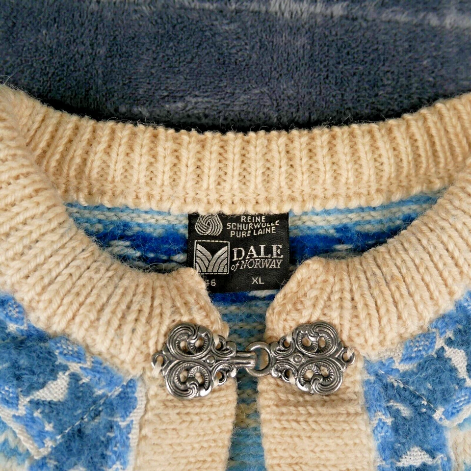 Dale of Norway Cardigan Medium Blue Reindeer Pure New Wool Knit Ivory Clasp VTG - Image 2 of 4