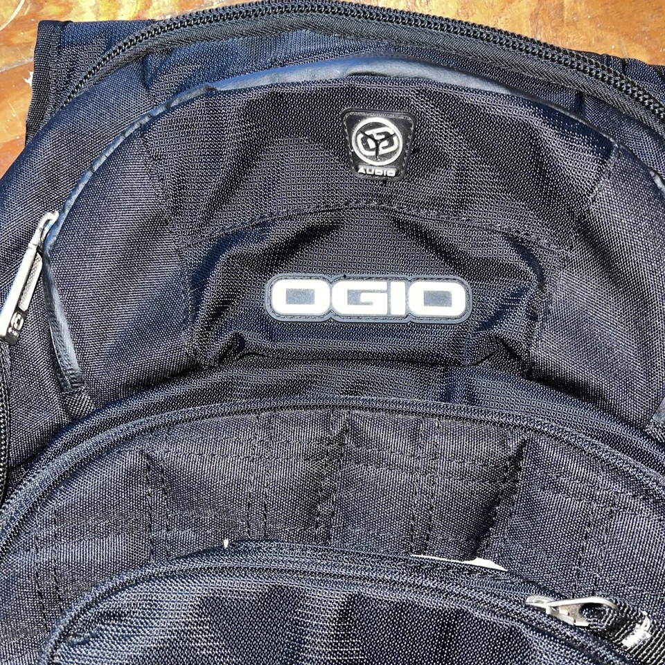 Mochila OGIO Tech Budweiser 29 Kevin Harvick NASCAR USADA EN EXCELENTE ESTADO Foto 3 de 4