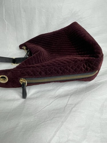 Vera Bradley Carson Mini Hobo Crossbody Bag Chocolate Raisin Velvet Maroon Gold - 第 5/16 張圖片