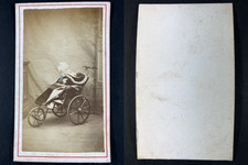 Bébé dans son landau, mère cachée ! Vintage cdv albumen print