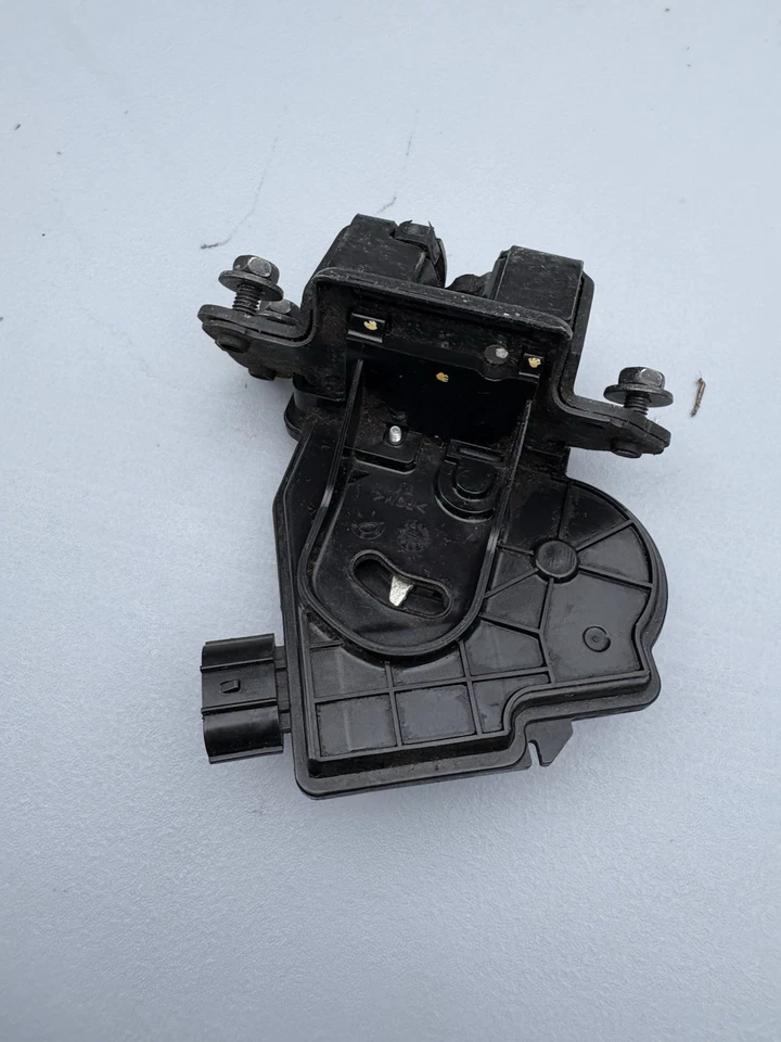 Toyota Prius V 2012-2016 OEM maletero pestillo tapa bloqueo actuador 69350-28150 4070 Foto 3 de 4