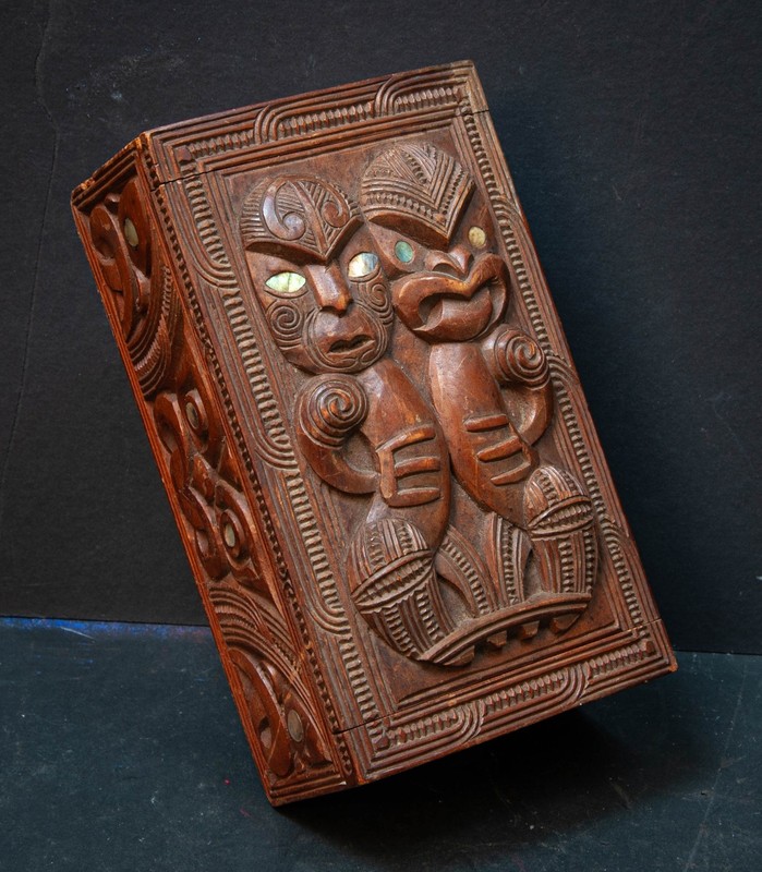 OLD WOODEN CARVED TREASURE BOX NEW ZEALAND MAORI  PAUA SHELL EYES Double Tiki