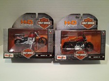 2 Harley Davidson - Maisto HD Custom Diecast 1:18 Motorcycle Harley Cycles