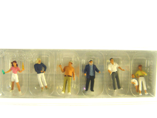 Customers at the kiosk - price HO 1:87 figures 10690 #E - Picture 1 of 1