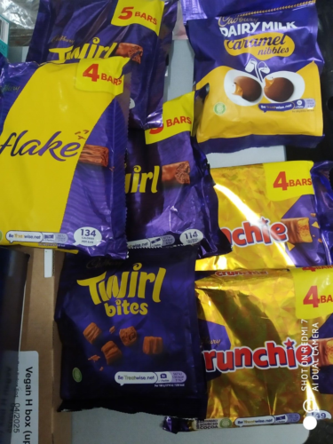 Kit Nestlé-Kat & Friends Big Biscuit 138 barras de galletas de chocolate 2 cajas dañadas - Imagen 18 de 19