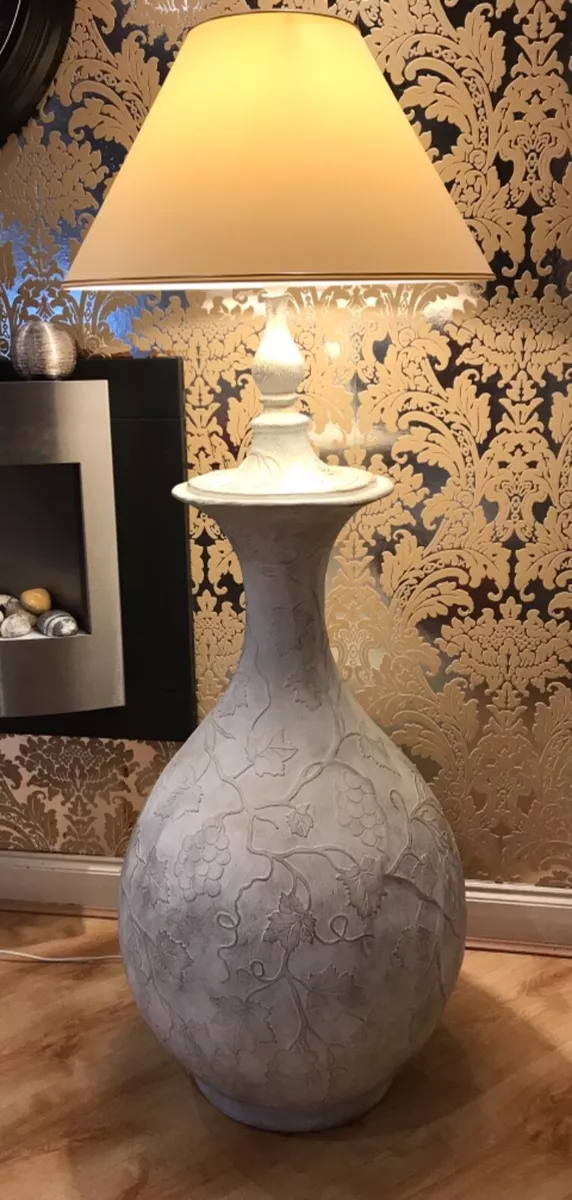 Floor lamp vase with grapes