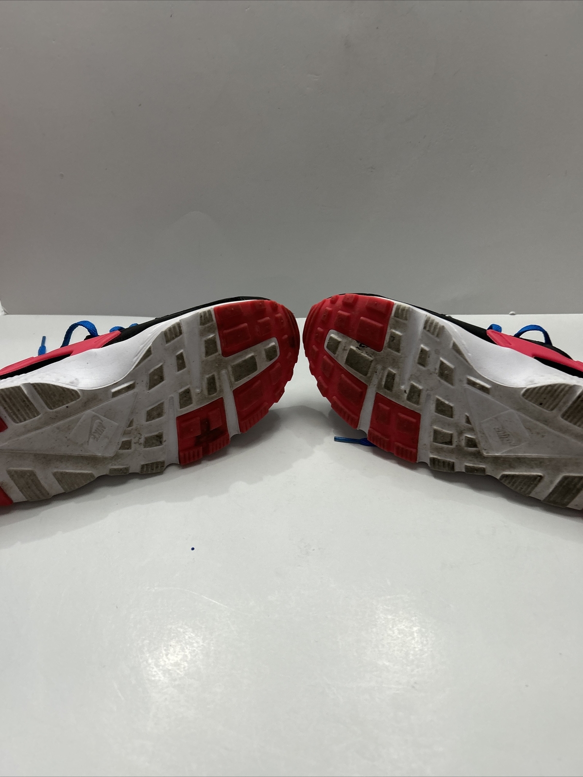 Boy's Nike Huarache Run 654280-004 Black Red And Size 7  Shoes Sneakers image 7