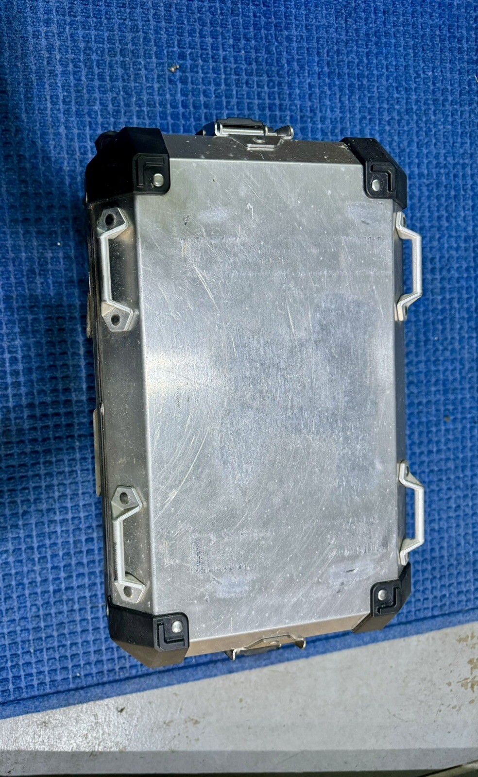 BMW R1200gs GSA Right Aluminum Case 77418562410 T W7b for sale 