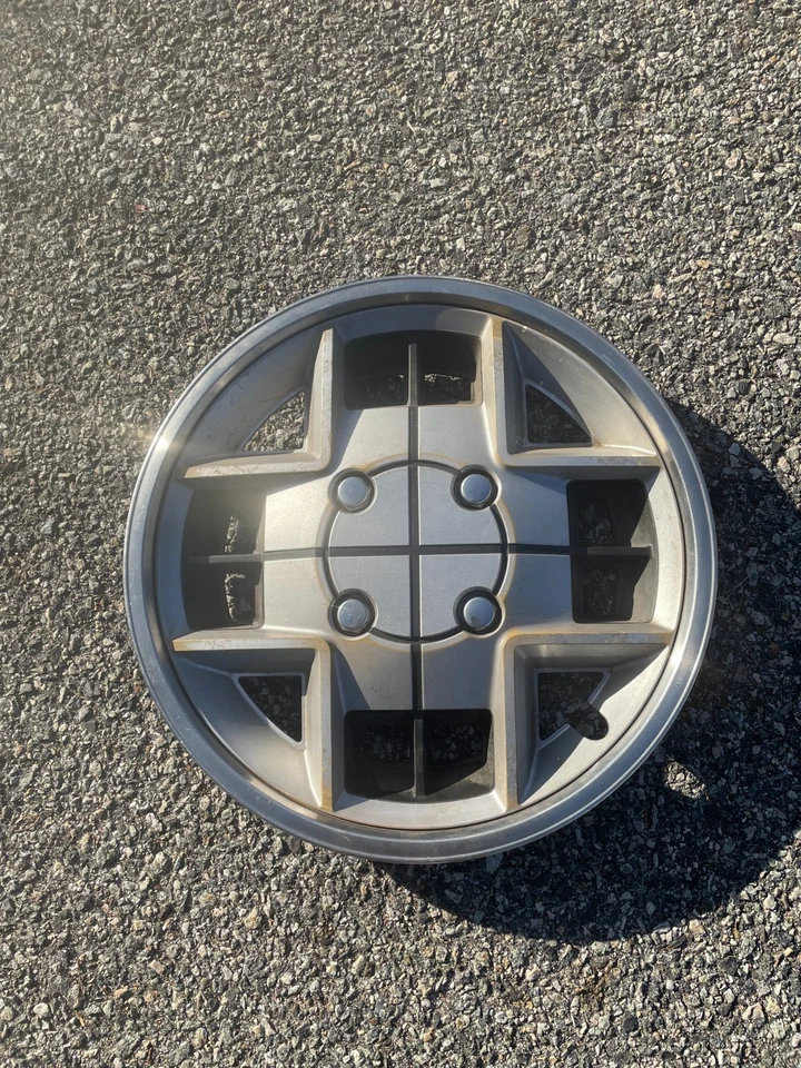 Один заводской колпак колеса 14 дюймов для Toyota Supra 1979–1981 годов выпуска - Изображение 2 из 4